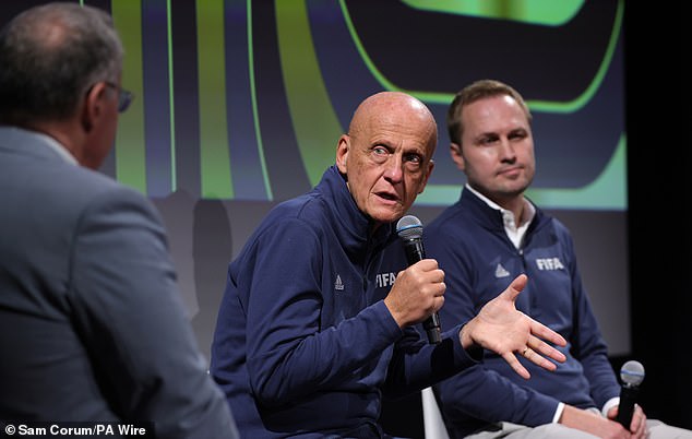 ลดความผิดพลาด! ‘หัวหลอดไฟ’ เฟิร์มฟีฟ่าดัน VAR เช็คเตะมุม