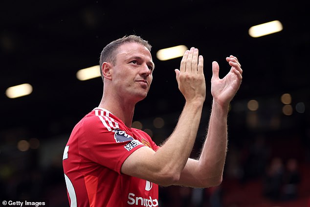 ‘อีแวนส์’ ลาตำแหน่งหัวหน้าฝ่ายยืมตัวผี