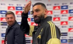 ไม่เอาหน่า! ‘โม’ หยอกนักข่าวเรียกขอสัมภาษณ์