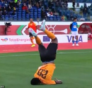 หวิดสิ้นชื่อ! ‘ดาก้า’ ตีลังกาผิดท่าคอปักพื้น