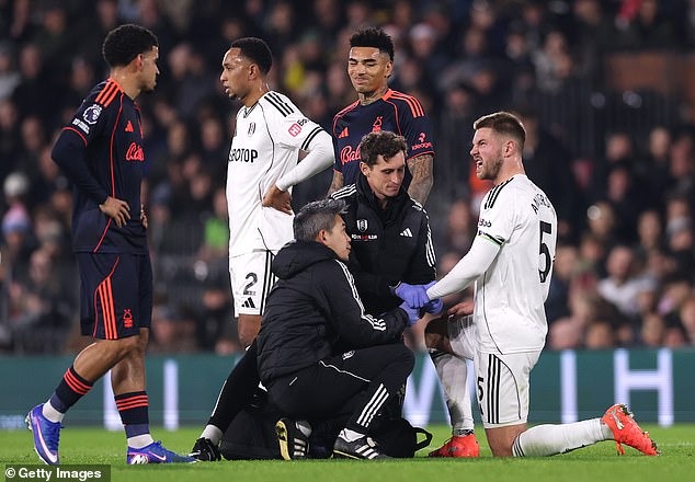 เสียวแทน! ‘แอนเดอร์เซ่น’ นิ้วหักแต่ยังเล่นต่อจนจบเกม