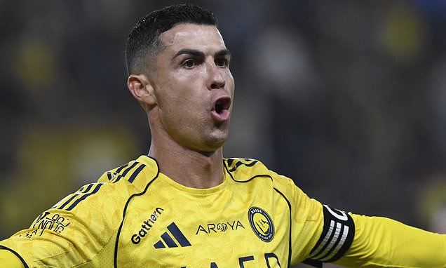 ‘โด้’ จารึกสถิติแข้งคนแรกเล่นลีกท็อป 1,300 นัด