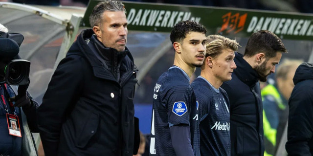 RVP ส่งลูกชายเดบิวต์ลีกดัตช์