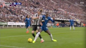 ไม่เล่นบอลเลย! ‘เปามาร์ค’ ยัน ‘ชาโลบาห์’ ควรเสียจุดโทษ