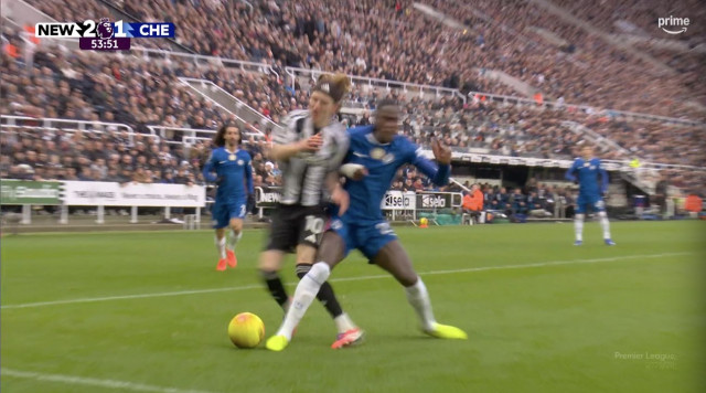 ไม่เล่นบอลเลย! ‘เปามาร์ค’ ยัน ‘ชาโลบาห์’ ควรเสียจุดโทษ