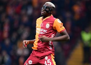 เชื่อได้มั้ย?! อดีตโค้ชไนจีเรียปูด ‘โอซิมเฮน’ ใกล้ซบราชัน