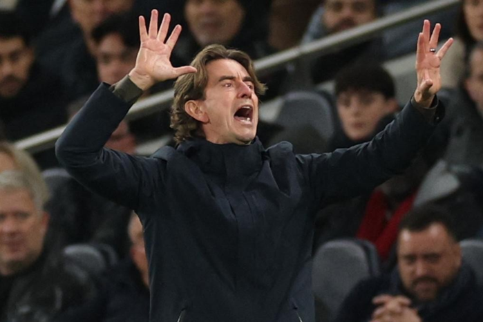 ‘แฟรงค์’ ไม่ปลื้มเปาไล่ซิมอนส์-‘หงส์’ ฟาวล์ก่อนยิง