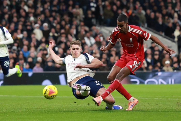 โบธรอยด์ชี้ ‘เดอ เฟน’ ควรแดงเสียบ ‘อิซัค’ ขาหัก