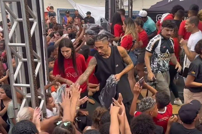 ‘ราฟินญ่า’ กลับบ้านเกิดจัดงานบริจาคช่วยชุมชน