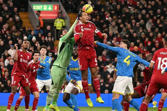 กำลังแก้ไข! VvD เจ็บปวด ‘หงส์’ มีปัญหาเซ็ตพีซ