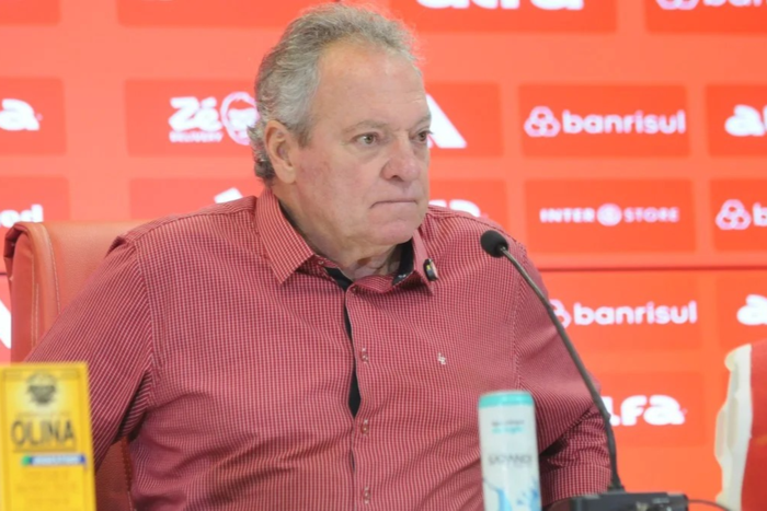 ‘โค้ชแซมบ้า’ โร่ขอโทษบอก ‘ชุดสีชมพู’ ให้ตุ๊ดใส่