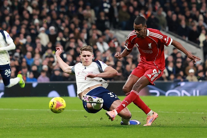 ‘แฟรงค์’ ป้อง ‘มิคกี้’ แค่พยายามสไลด์บล็อกลูกยิง