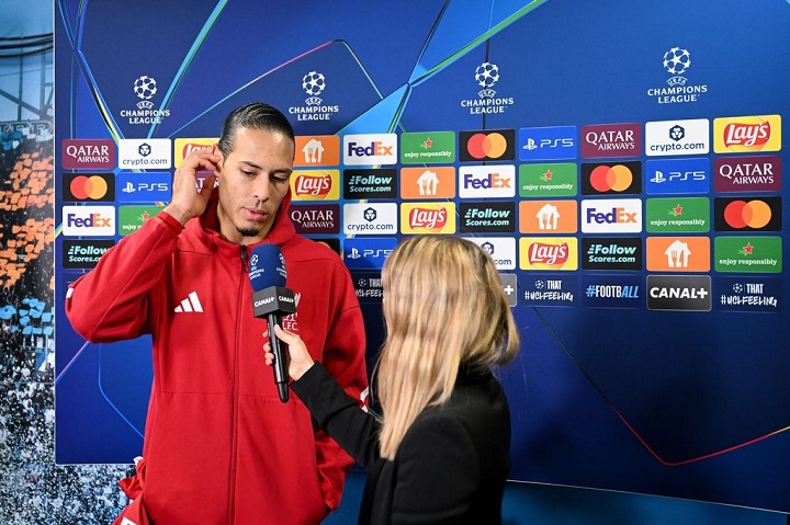 VvD ชี้นักข่าวไม่เคารพ ‘สล็อท’ ถามเรื่องอลอนโซ่มาแทนที่