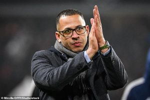 ‘โรเซเนียร์’ บินลอนดอนเตรียมปิดจ็อบคุมสิงห์