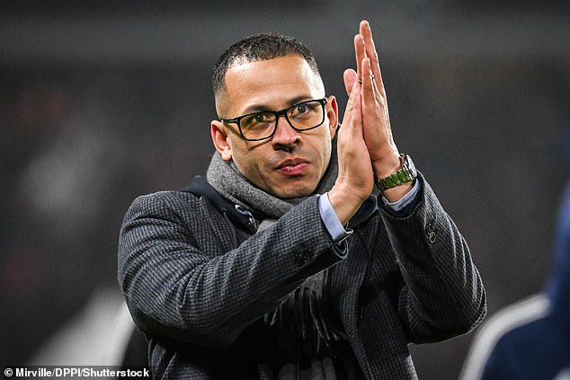 ‘โรเซเนียร์’ บินลอนดอนเตรียมปิดจ็อบคุมสิงห์