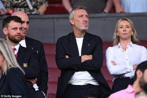 ปลดแบบไม่มีแผน! ‘ยักษ์เดนส์’ อัด ‘วิลค็อกซ์’ ทำผีลงคลอง