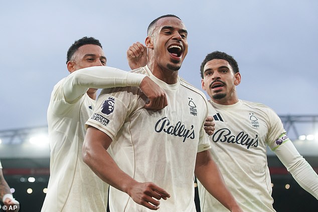 แทนแม็กไกวร์?! ผีลิสต์ ‘มูริลโล’ ผลัดใบแนวรับ