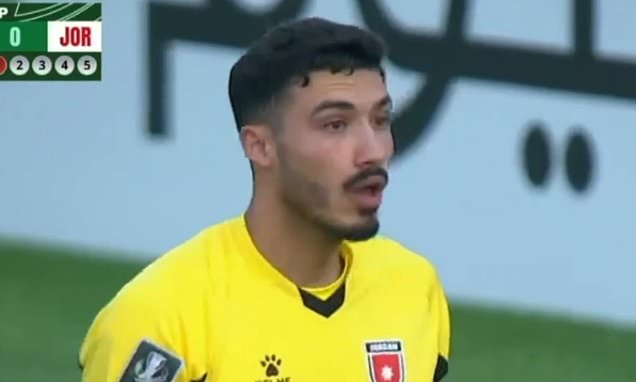 ไอ้น้องอย่ารีบ! ‘โกลเด็กจอร์แดน’ ด่วนเฮ ‘เซฟโทษ’ ก่อนบอลเด้งเข้า