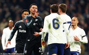 ไม่ได้ร้อง! ‘อูไน’ พูดลอยๆ ‘โรเจอร์ส’ โดนเตะเยอะ