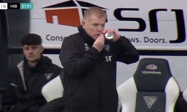 เครียดโว้ย! กล้องจับ ‘เลนน่อน’ เติม ‘สนูส’ ระหว่างเกม