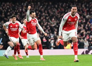 เหนือกว่าทุกมุม! ซัตตันฟันธง ‘ปืน’ เปิดรังอัด ‘หงส์’ สบายเท้า