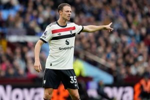 ‘อีแวนส์’ คัมแบ็คผีช่วยงาน ‘เฟลตเชอร์’ คุมชั่วคราว