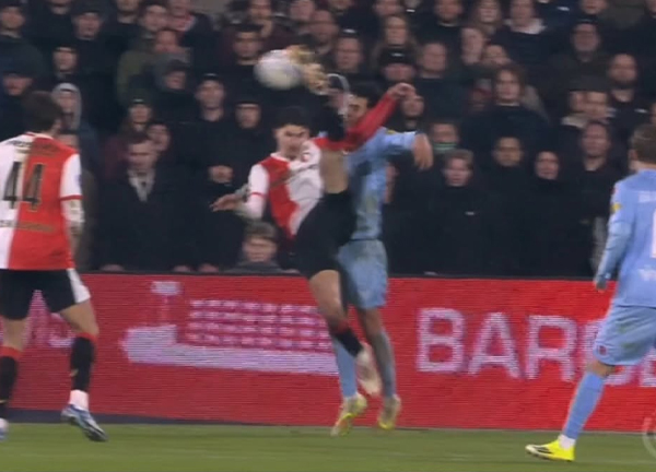 เกือบหล่อ! ‘ลูก RVP’ โอเวอร์เฮดคิกไม่พอเฟเยนอร์ดไร้ชัย 6 นัดติด