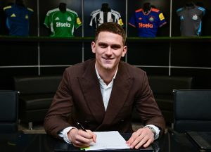 ชื่นมื่น! สาลิกาต่อสัญญา ‘บ็อตมัน’ ยาวถึงปี 2030