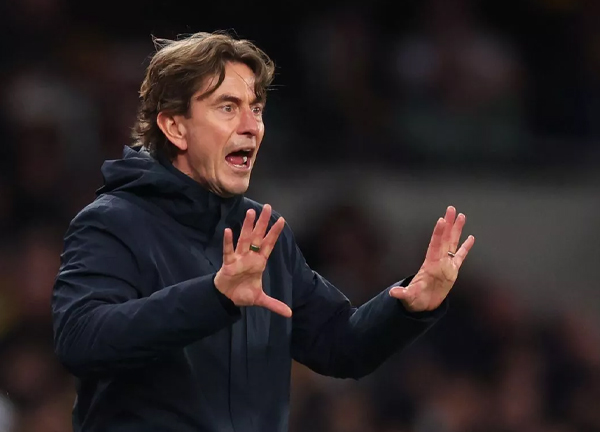 ‘แฟร้งค์’ ยังคุมซ้อมไก่แม้กระแสปลดหึ่ง