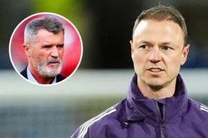 มีดีอะไร? ‘คีน’ ไม่ปลื้มผีตั้ง ‘อีแวนส์’ เป็นสตาฟฟ์โค้ช