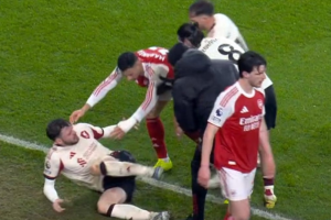 เนฟอัด ‘มาร์ตี้’ ควรใบแดงผลัก ‘แบรดลี่ย์’ นอนเจ็บ