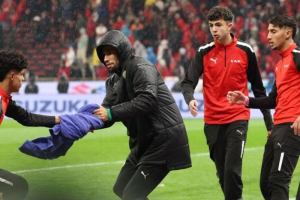 ทำไปเพื่อ? ‘โกล์เซเนกัล’ งง ‘โมร็อกโก’ รุมแย่งผ้า