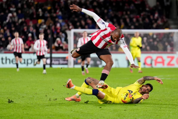 ‘แอนดรูวส์’ เซ็ง ‘โรเมโร่’ รอดใบแดงอีกแล้ว