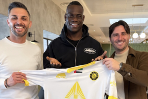 ‘เกรียนโอ้’ เปิดตัวชูเสื้อ ‘อัล-อิตติฟาค’ ลีกยูเออี